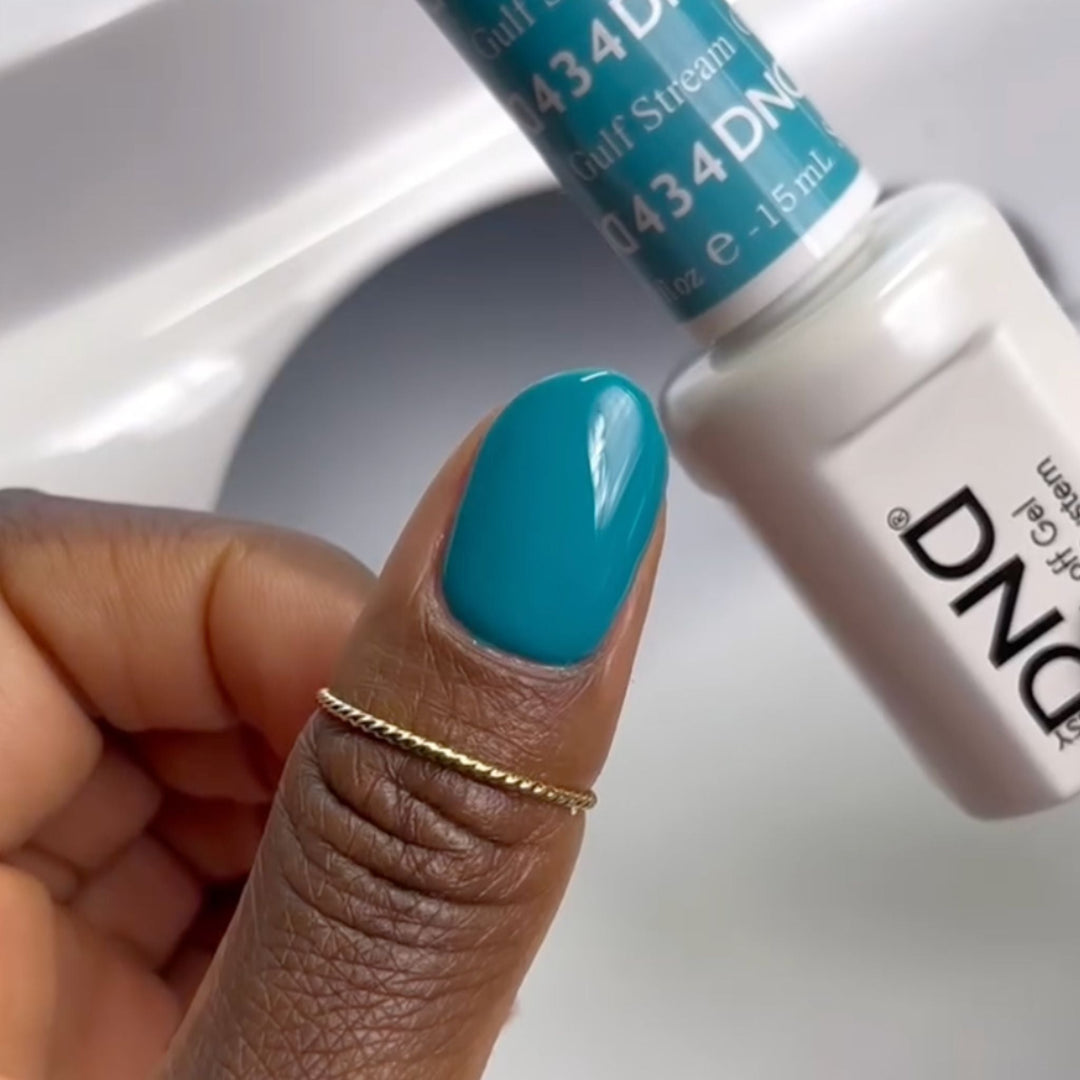 DND Gel #434 Gulf Stream – nail swatch
