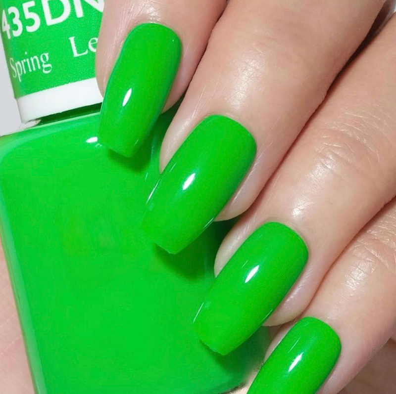 DND Gel #435 Spring Leaf – nail swatch