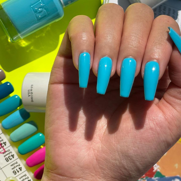 DND Gel #436 Baby Blue – nail swatch