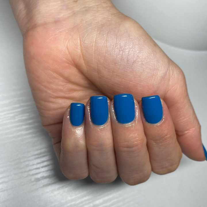 DND Gel #437 Blue De France – nail swatch