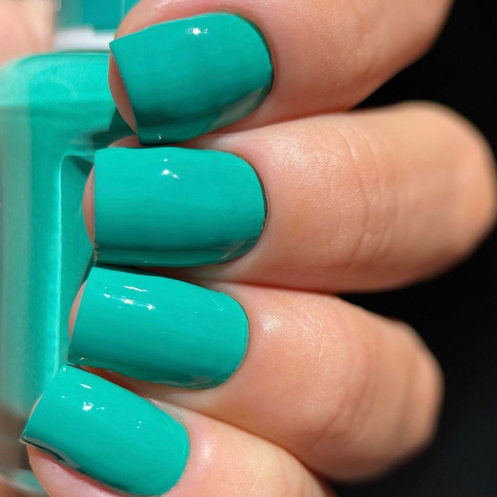 DND Gel #438 Island Oasis – nail swatch