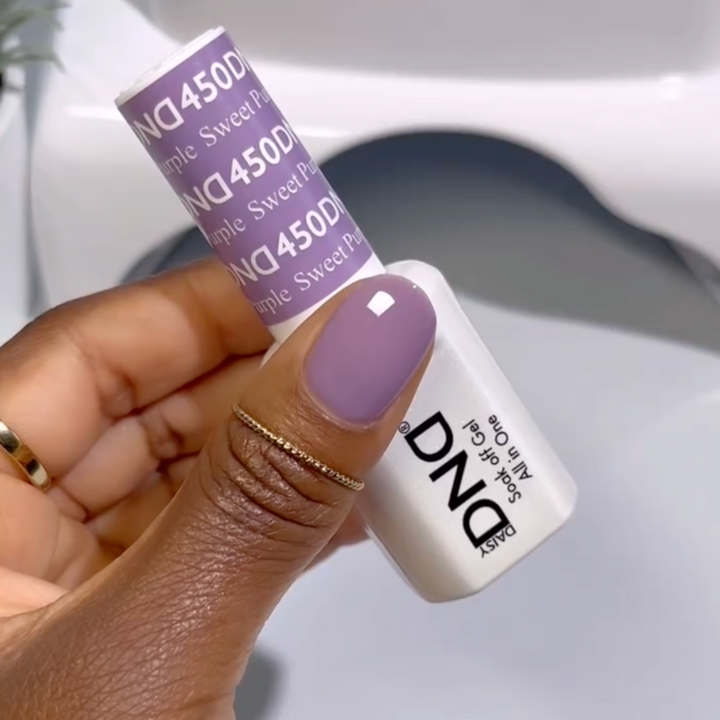 DND Gel #450 Sweet Purple – nail swatch