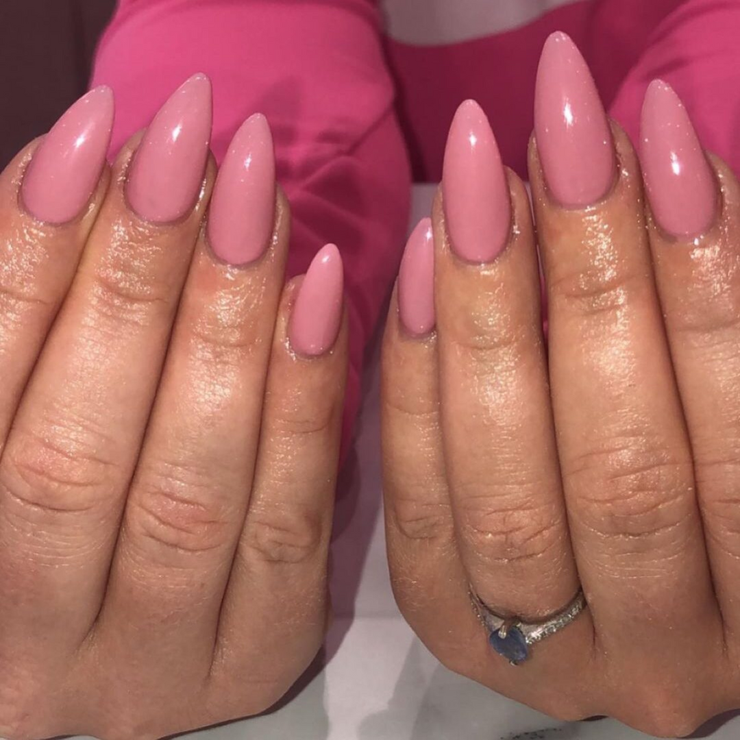 DND Gel #451 Rock "N" Rose – nail swatch 2