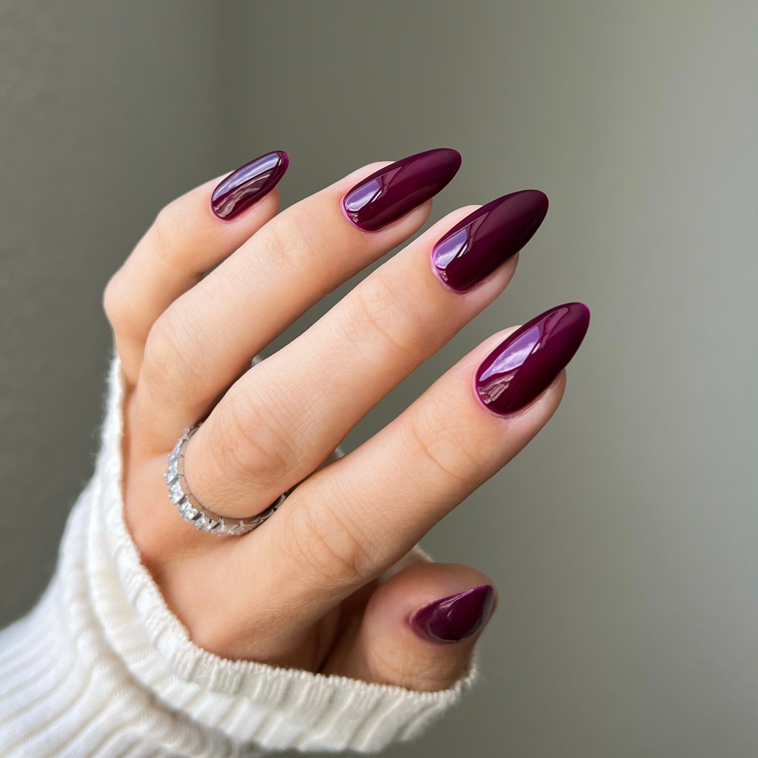 DND Gel #455 Plum Passion – nail swatch 2