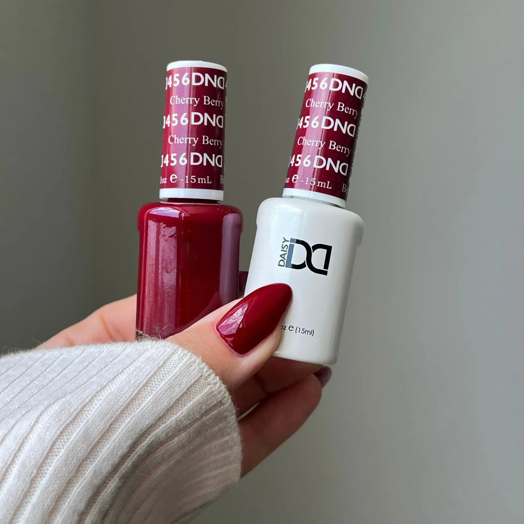 DND Gel #456 Cherry Berry – nail swatch 3