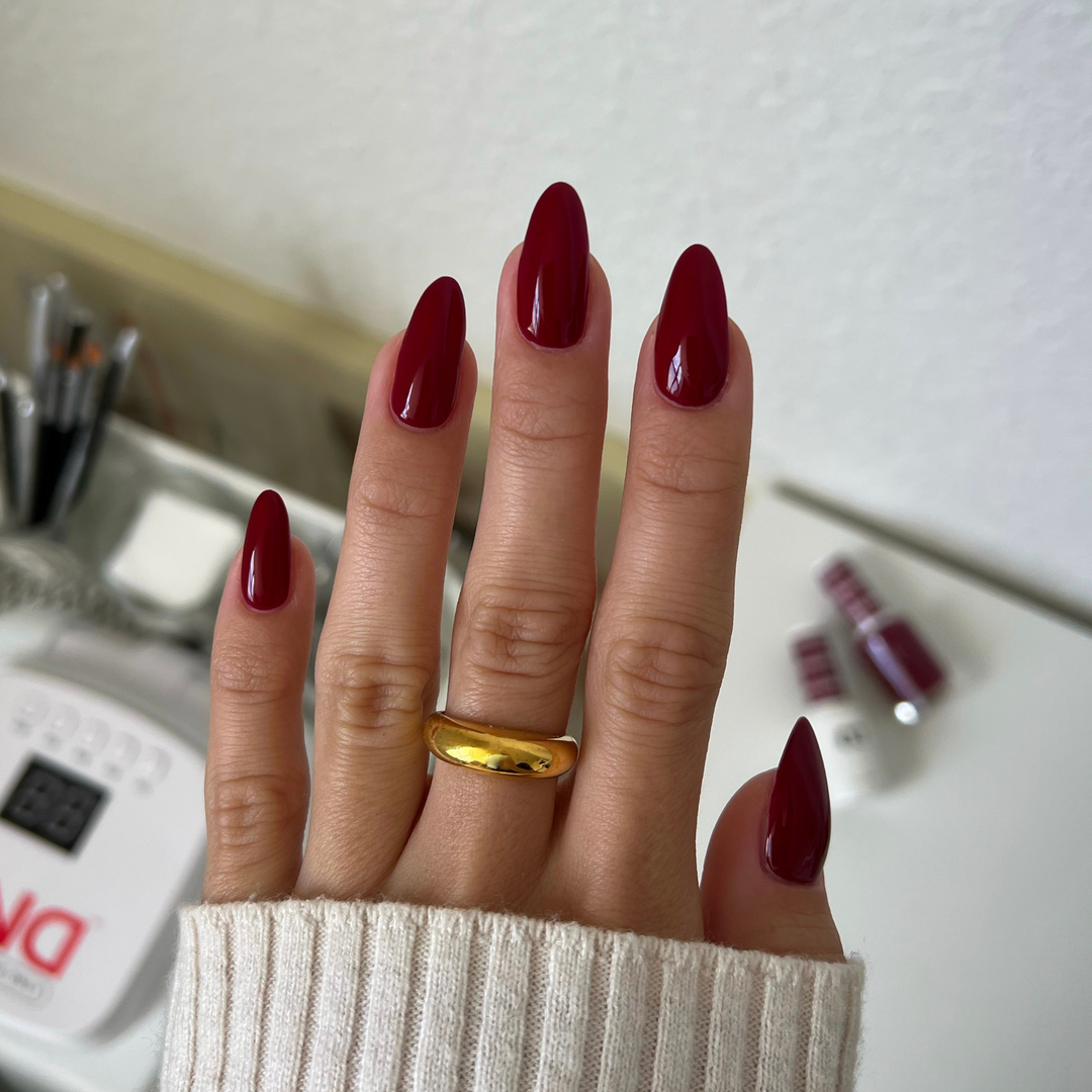 DND Gel #456 Cherry Berry – nail swatch 2