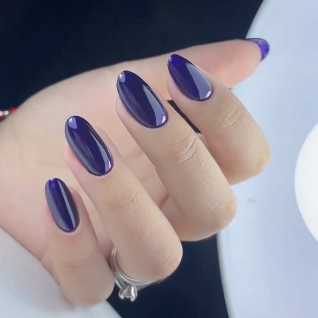 DND Gel #458 Fresh Eggplant – nail swatch