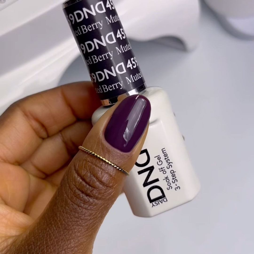 DND Gel #459 Muted Berry – nail swatch