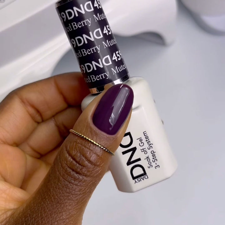 DND Gel #459 Muted Berry – nail swatch