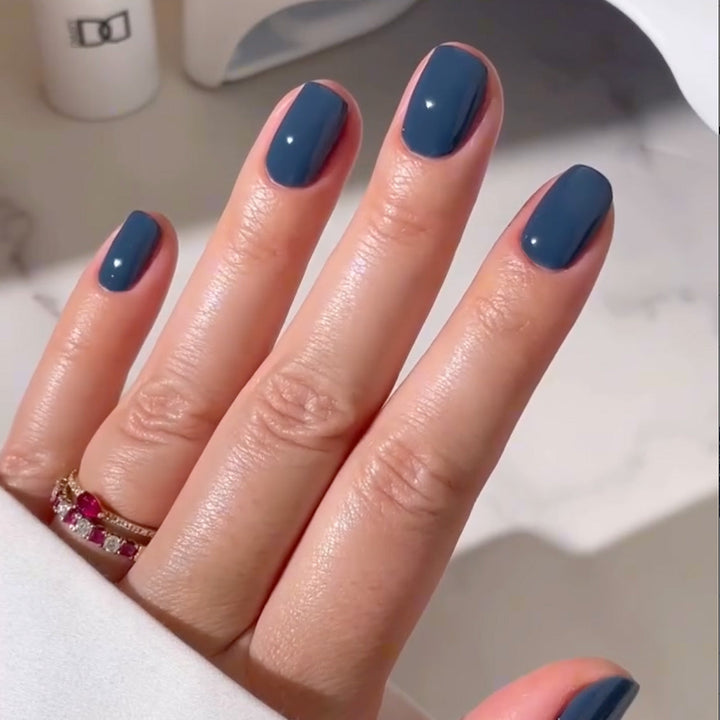 DND Gel #460 Deep Mystery – nail swatch