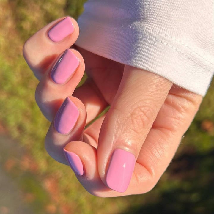 DND Gel #485 First Impression – nail swatch 2