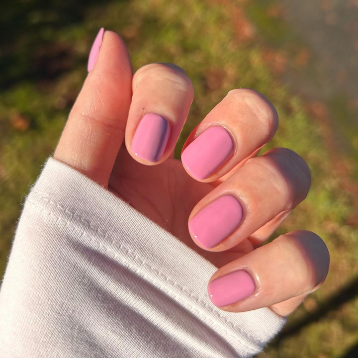 DND Gel #485 First Impression – nail swatch 4