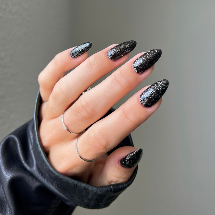 DND Gel #527 Night Sky – nail swatch 2