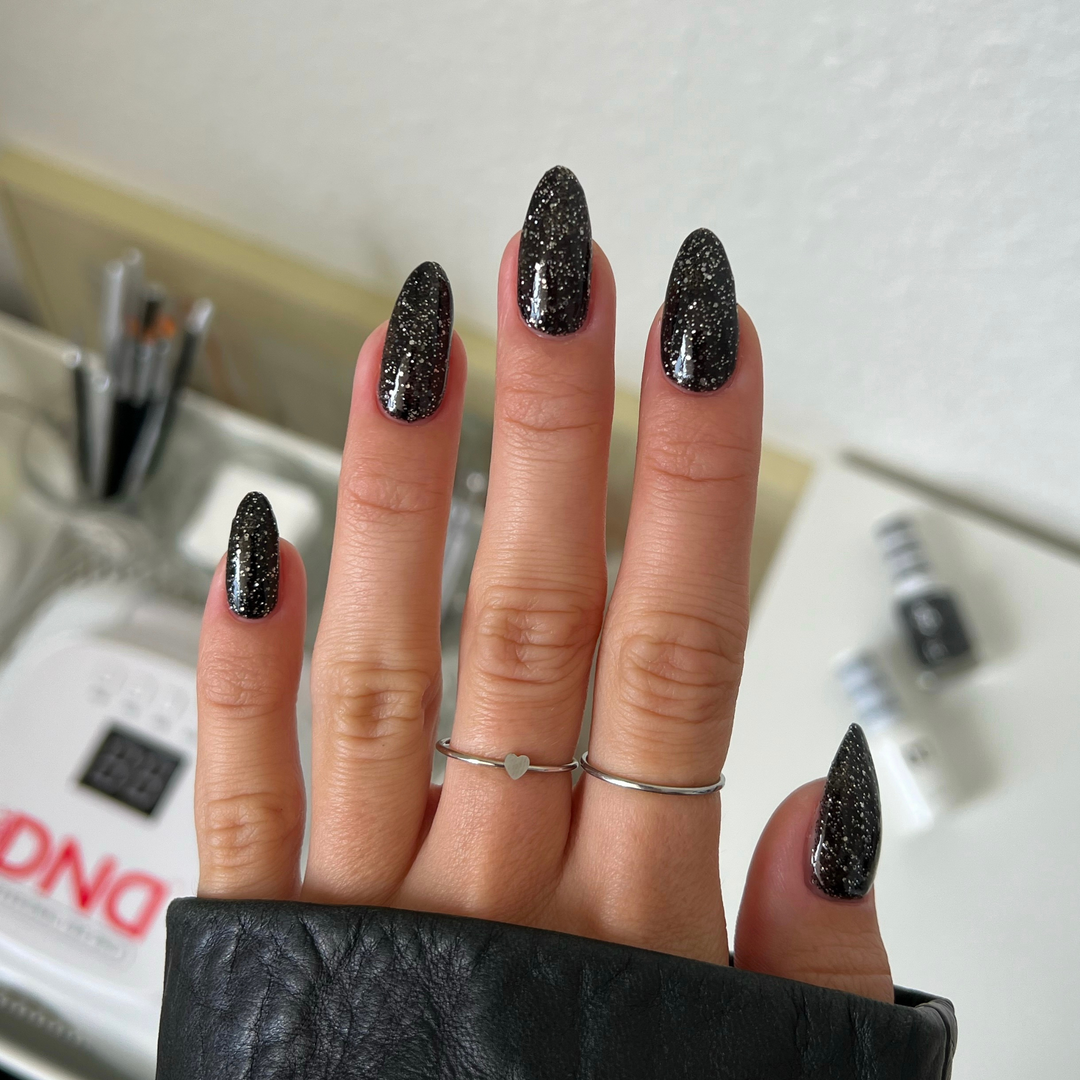 DND Gel #527 Night Sky – nail swatch