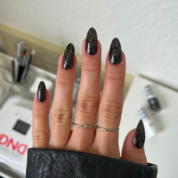 DND Gel #527 Night Sky – nail swatch