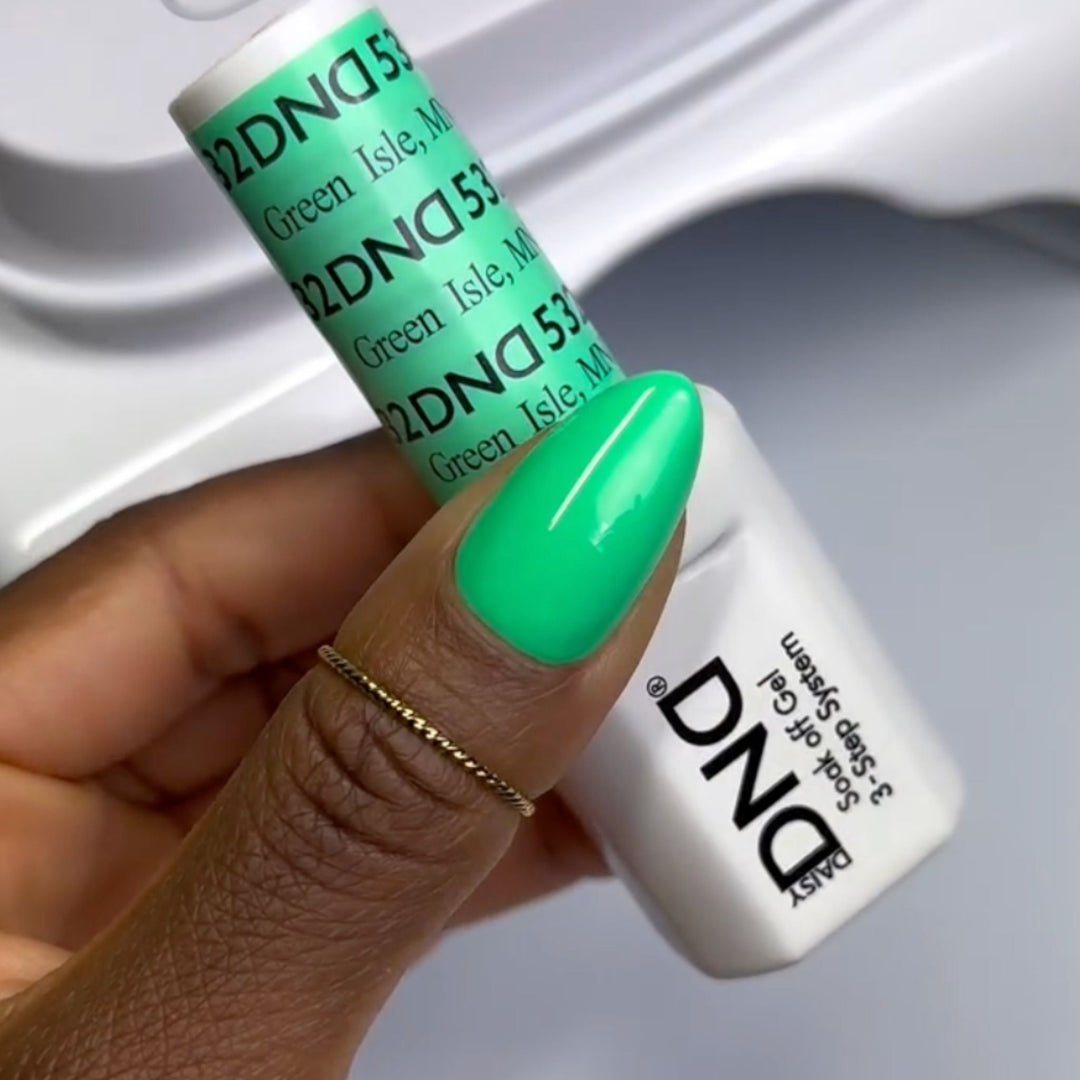 DND Gel #532 Green Isle – nail swatch