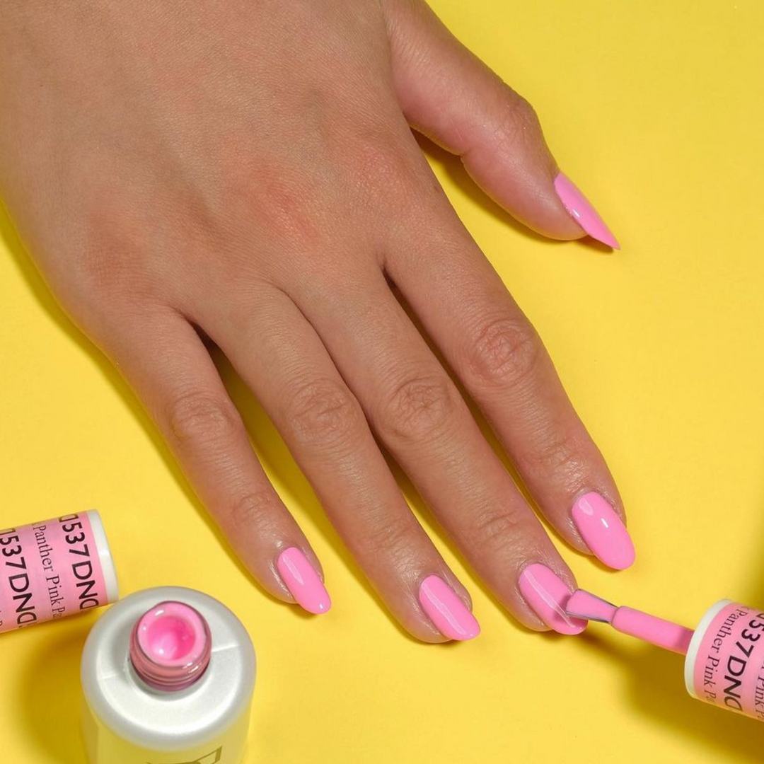 DND Gel #537 Panther Pink – nail swatch