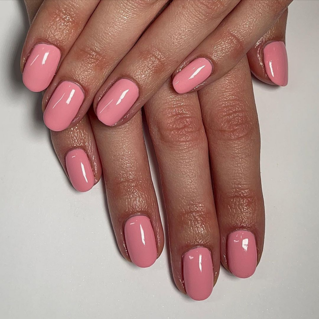 DND Gel #555 Peach Fuzz – nail swatch