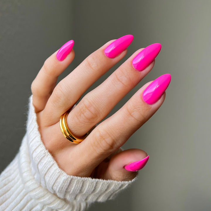 DND Gel #558 Cherry Blossom – nail swatch 2