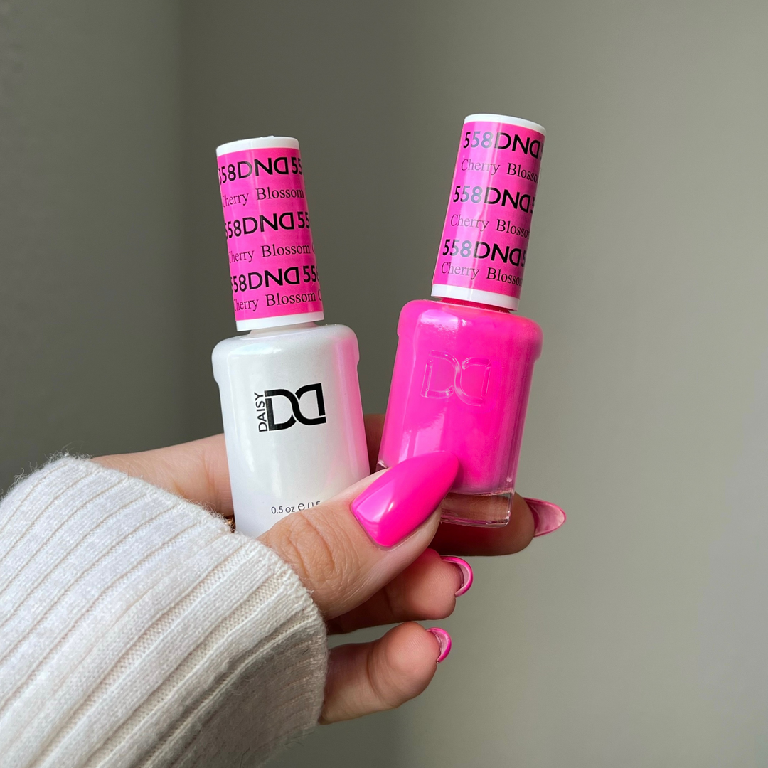 DND Gel #558 Cherry Blossom – nail swatch 3