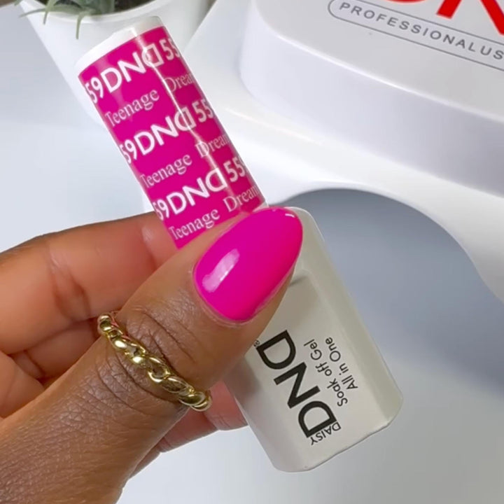 DND Gel #559 Teenage Dream – nail swatch