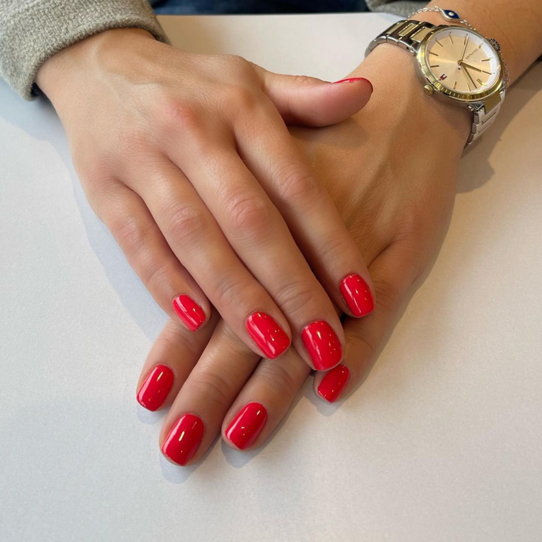DND Gel #562 Red Lake – nail swatch