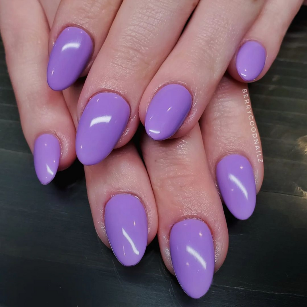 DND Gel #573 Lavender Blue – nail swatch