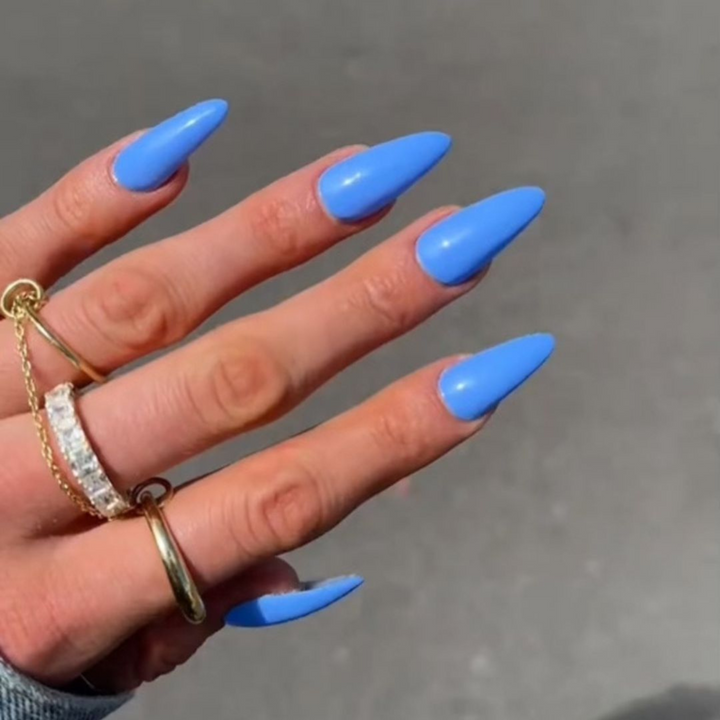 DND Gel #575 Blue Earth – nail swatch