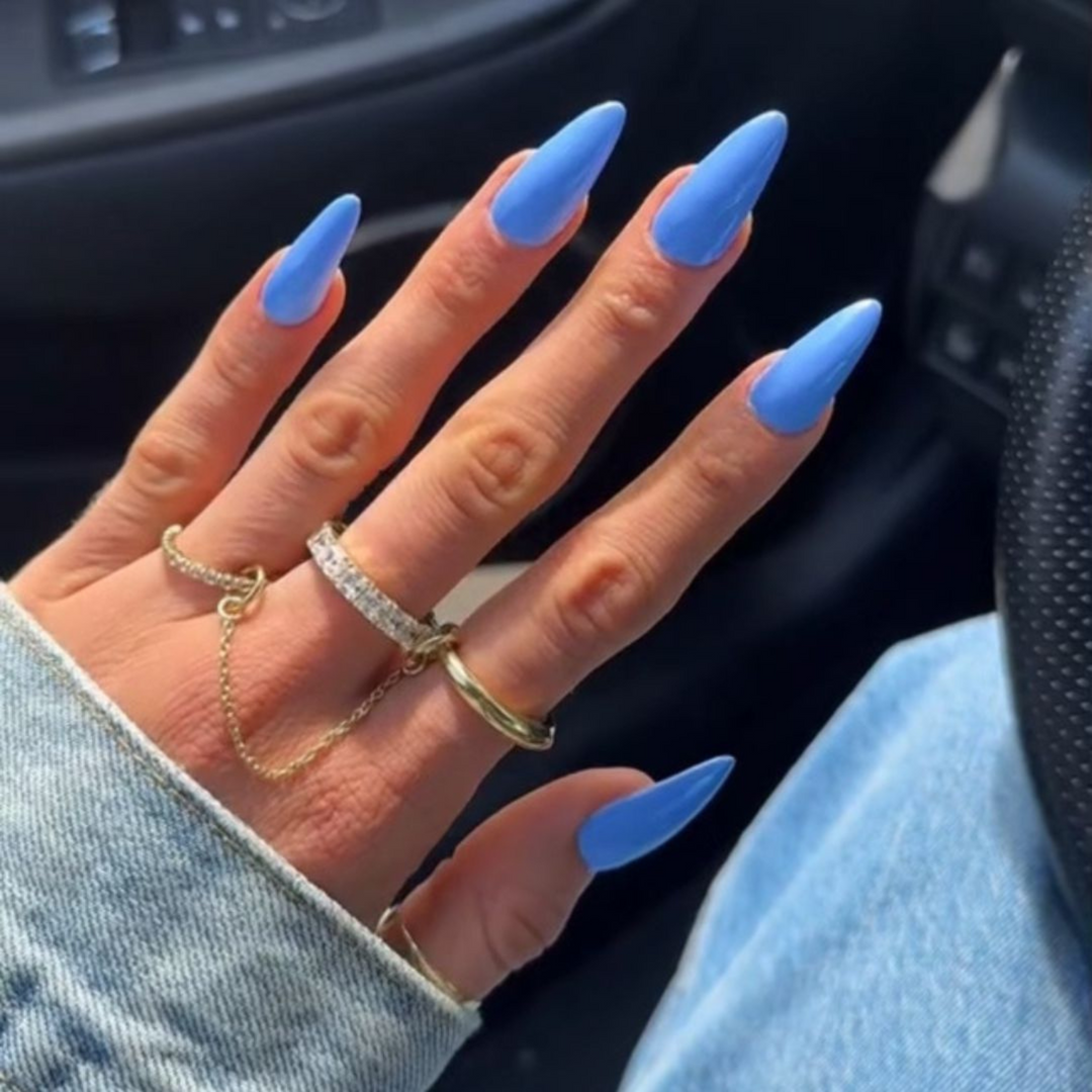 DND Gel #575 Blue Earth – nail swatch 2