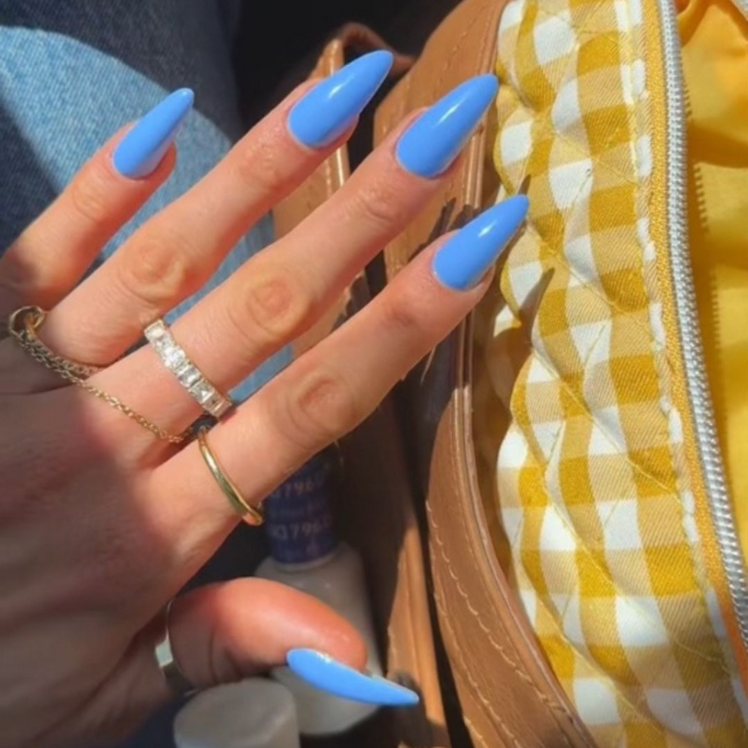 DND Gel #575 Blue Earth – nail swatch 3