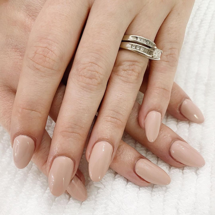 DND Gel #616 Havana Cream – nail swatch