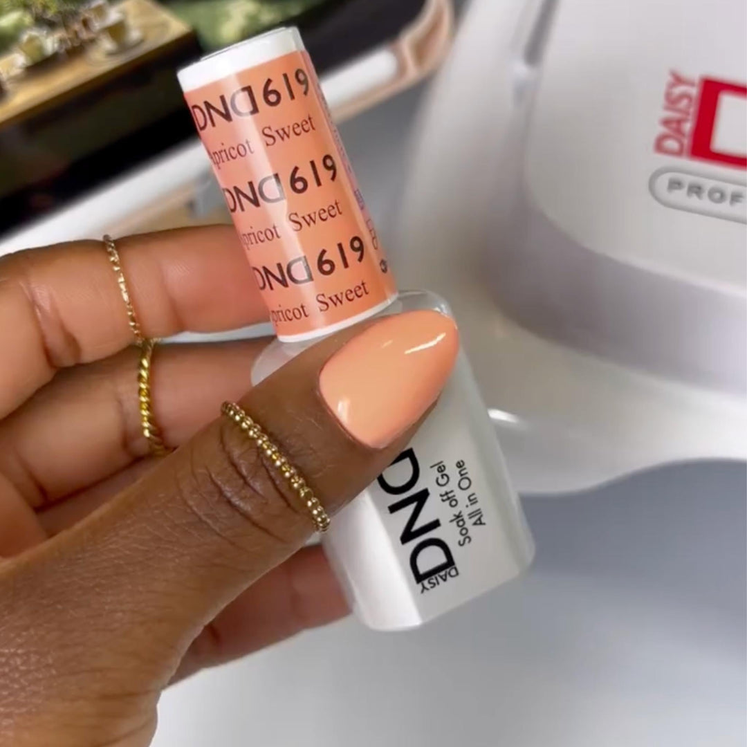 DND Gel #619 Sweet Apricot – nail swatch