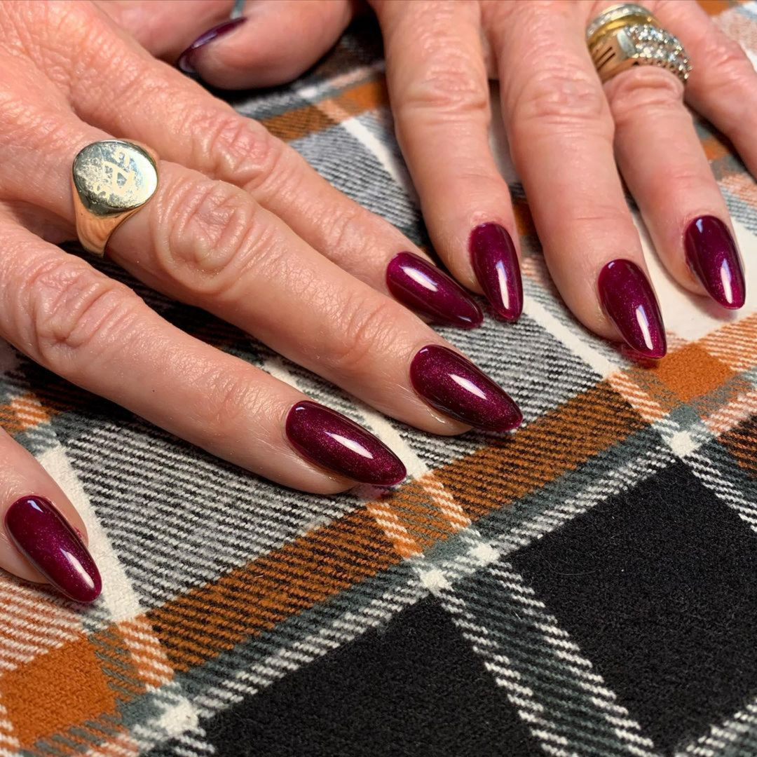 DND Gel #629 Secret Plum – nail swatch