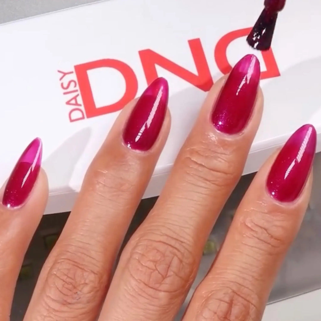 DND Gel #629 Secret Plum – nail swatch 2