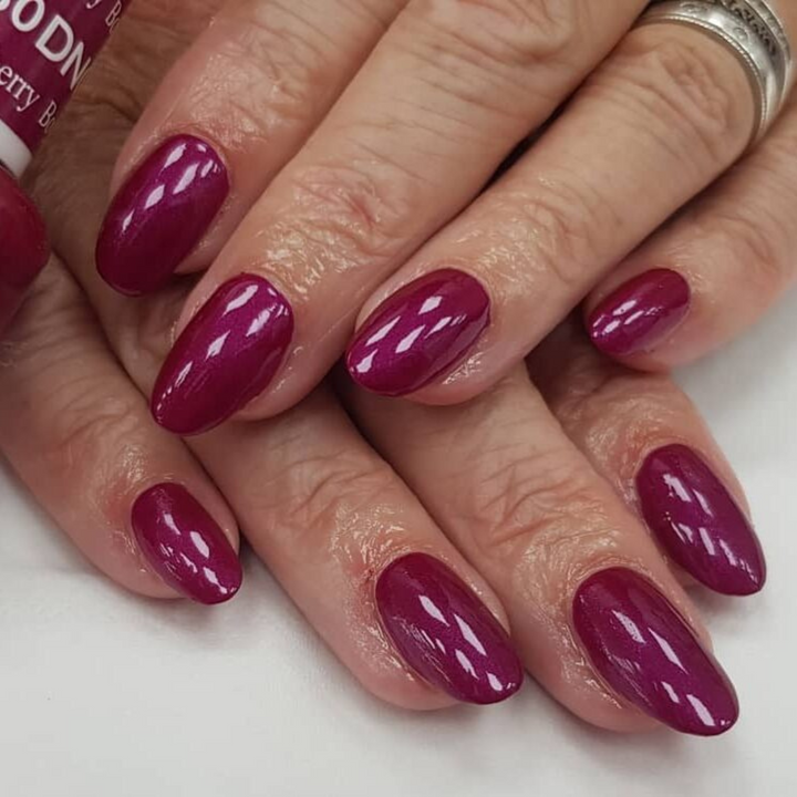 DND Gel #630 Boysenberry – nail swatch