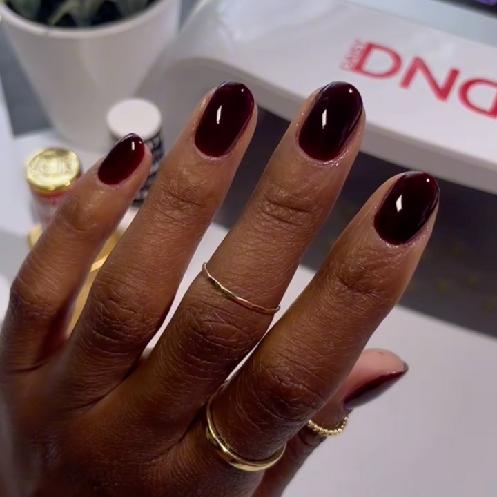 DND Gel #633 Garnet Red – nail swatch 6