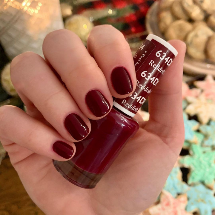 DND Gel #634 Reddish Purple – nail swatch 2