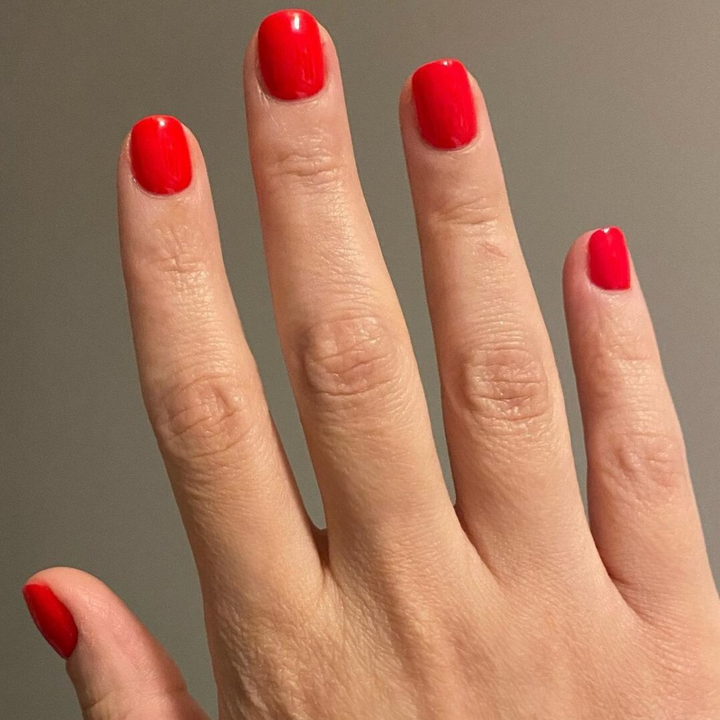 DND Gel #638 Red mars – nail swatch