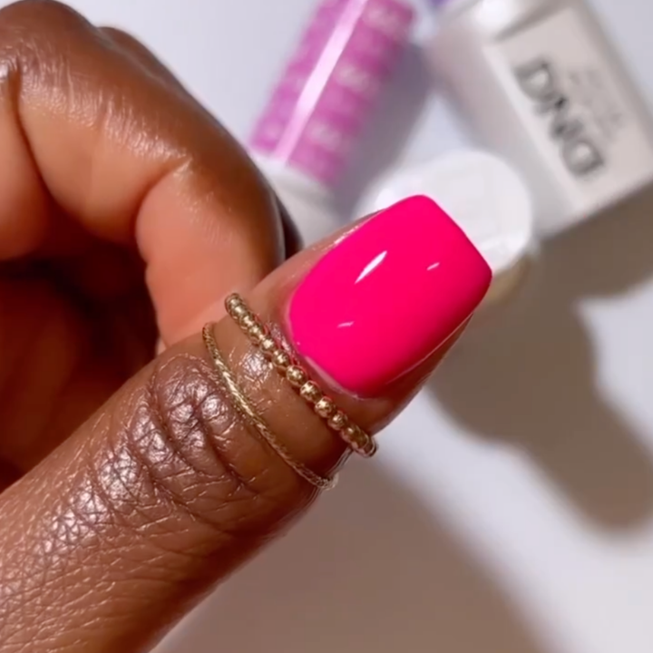 DND Gel #640 Barbie Pink – nail swatch