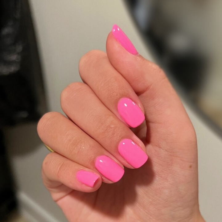 DND Gel #644 Pinkie Promise – nail swatch 4