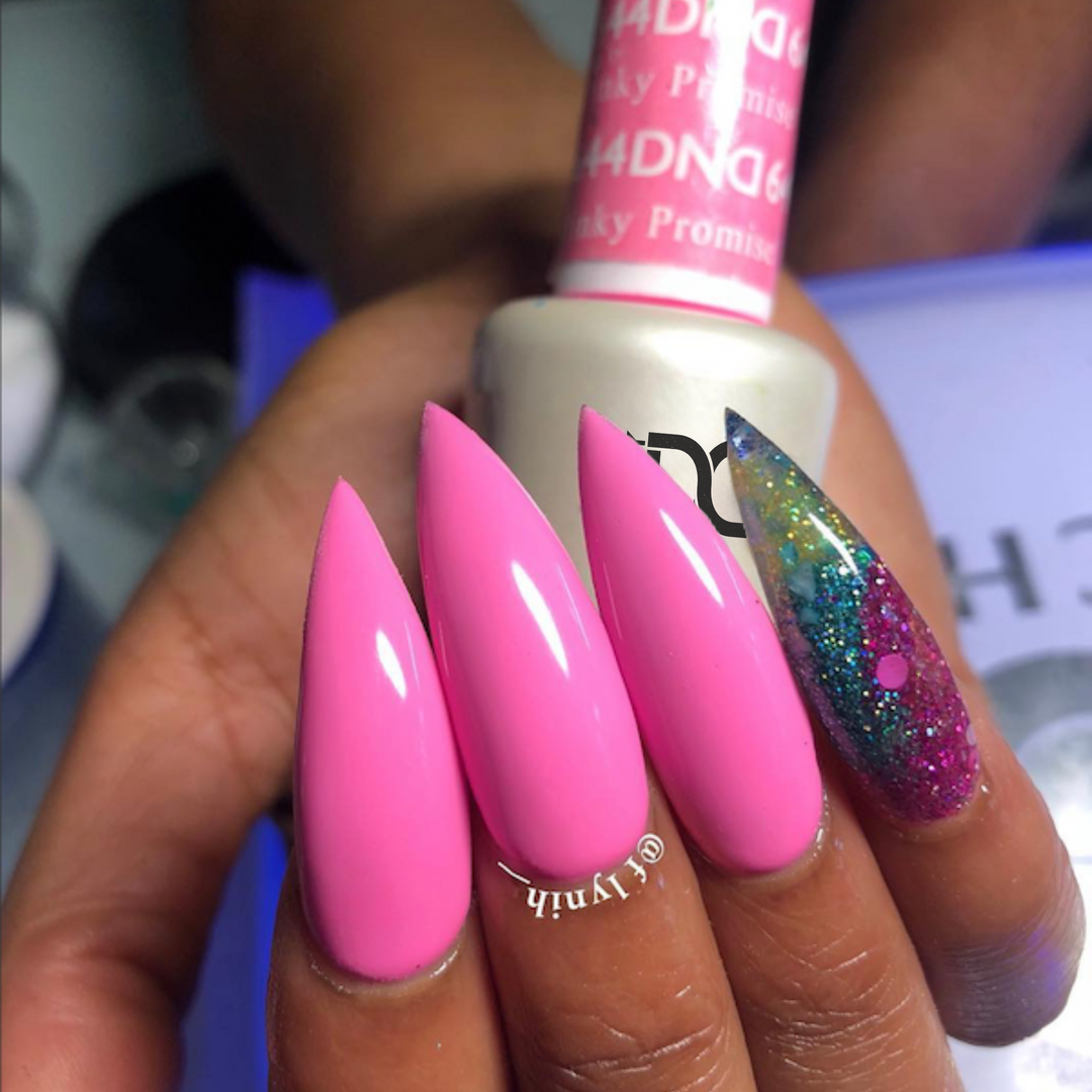 DND Gel #644 Pinkie Promise – nail swatch 5