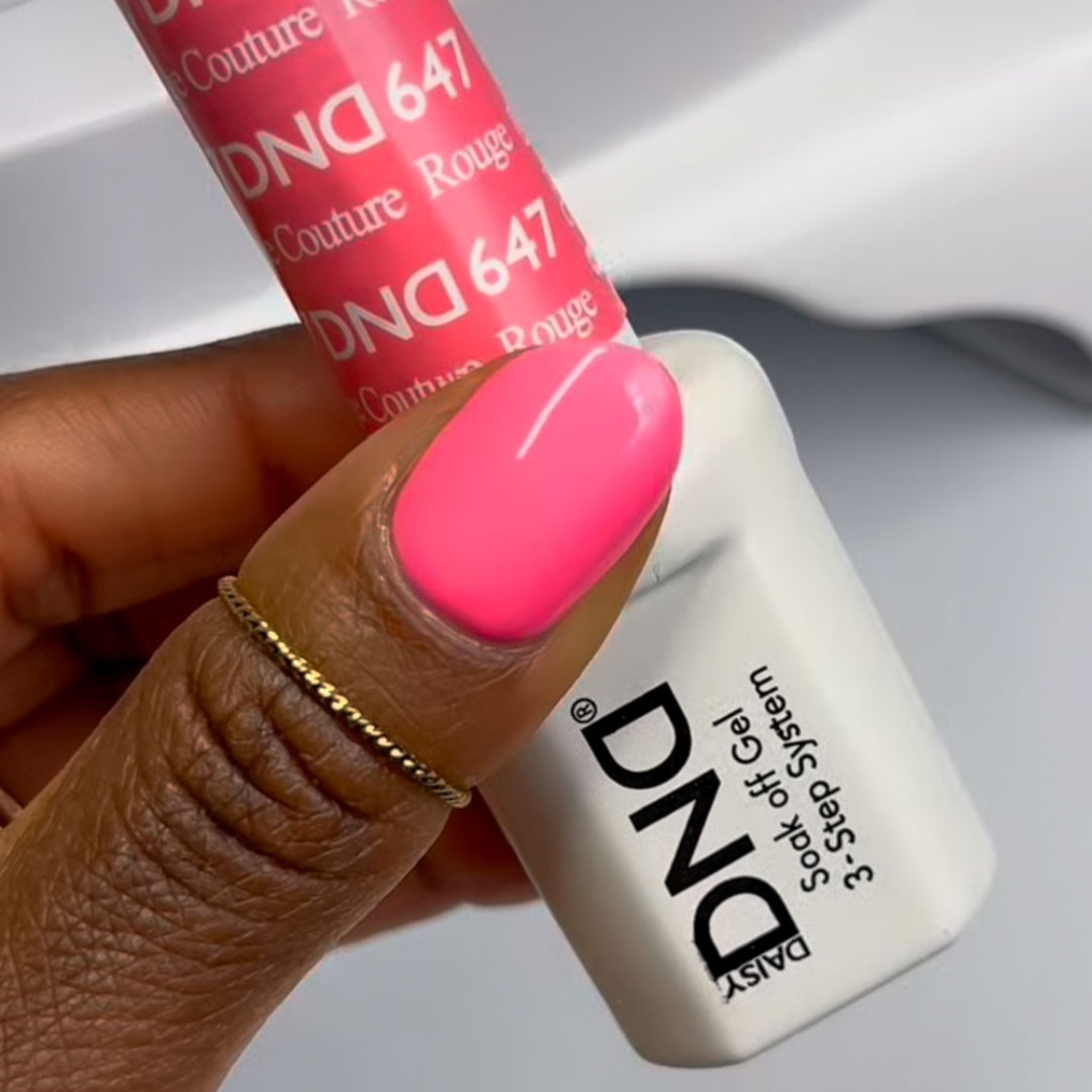 DND Gel #647 Rouge Couture – nail swatch