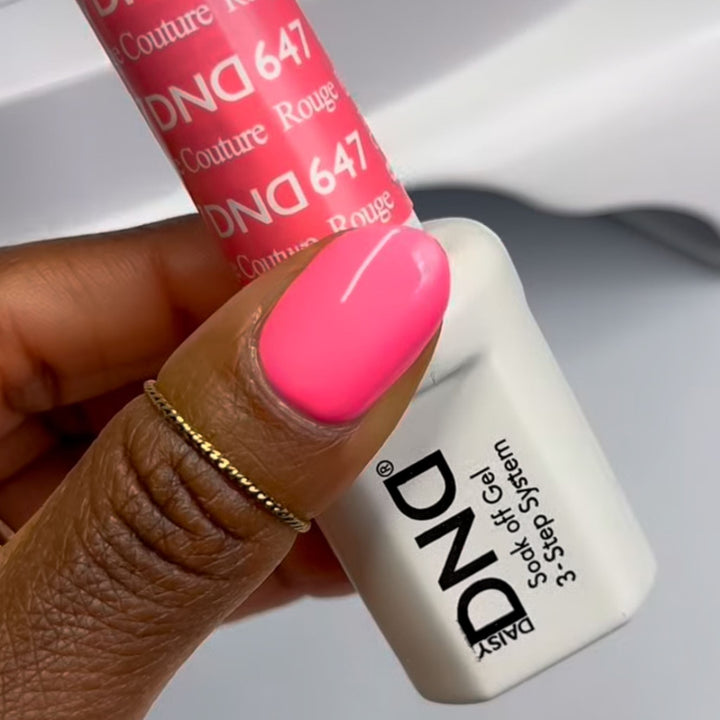 DND Gel #647 Rouge Couture – nail swatch