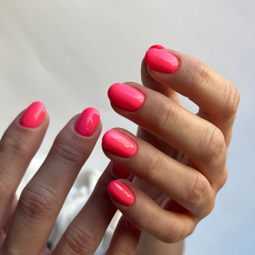 DND Gel #648 Strawberry Bubble – nail swatch