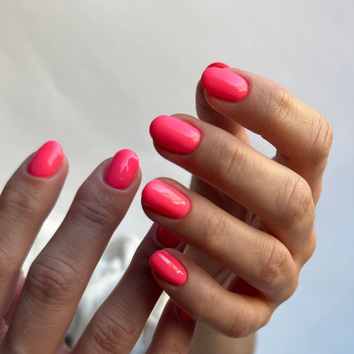 DND Gel #648 Strawberry Bubble – nail swatch