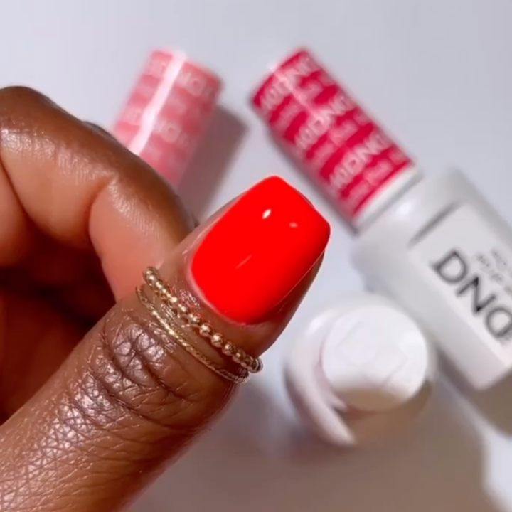 DND Gel #649 Orange Creamsicle – nail swatch