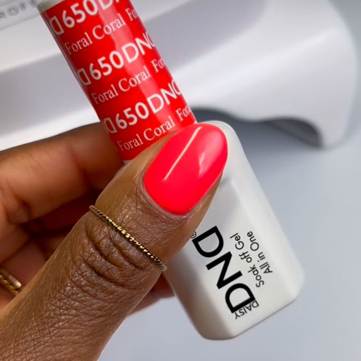 DND Gel #650 Foral Coral – nail swatch