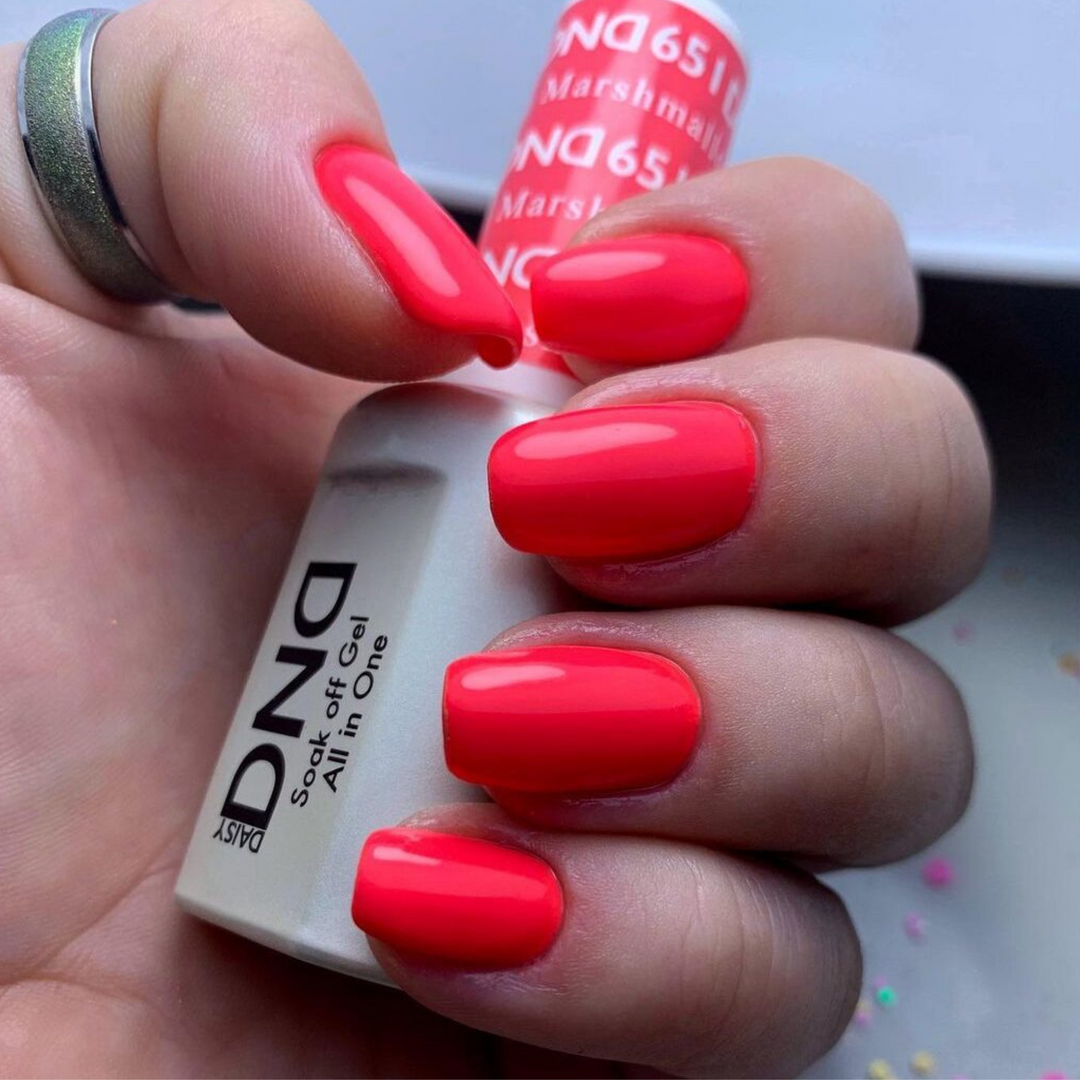 DND Gel #651 Punch Marshmellow – nail swatch 2