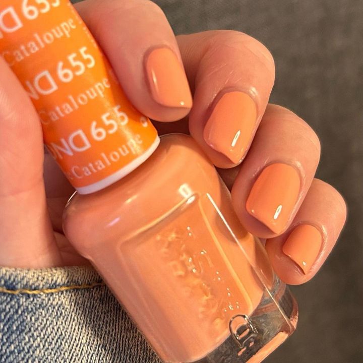 DND Gel #655 Pure Cataloupe – nail swatch