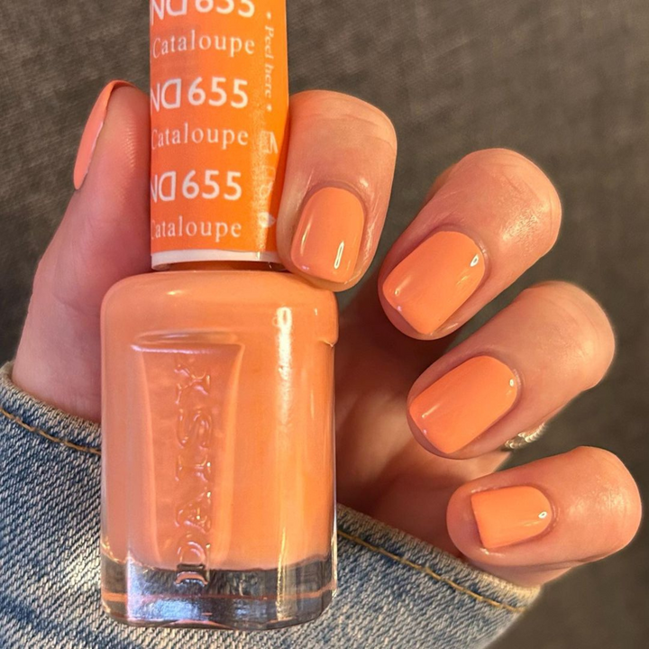 DND Gel #655 Pure Cataloupe – nail swatch 2